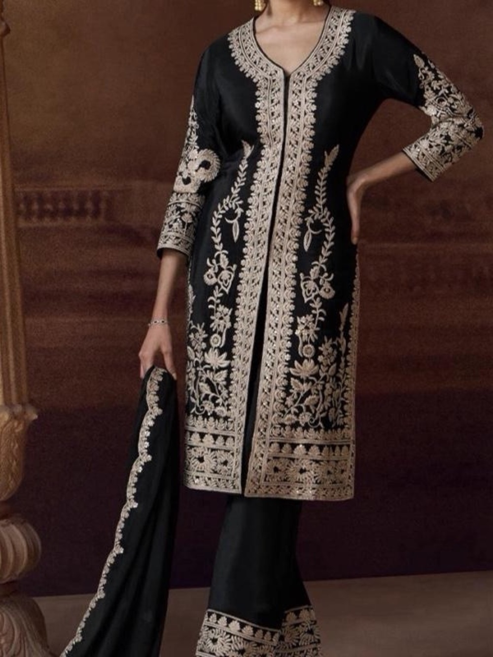 Size XXL-42/44 can wear it. 
BLACK CHINON SILK PANT SUIT WITH EMBROIDERY